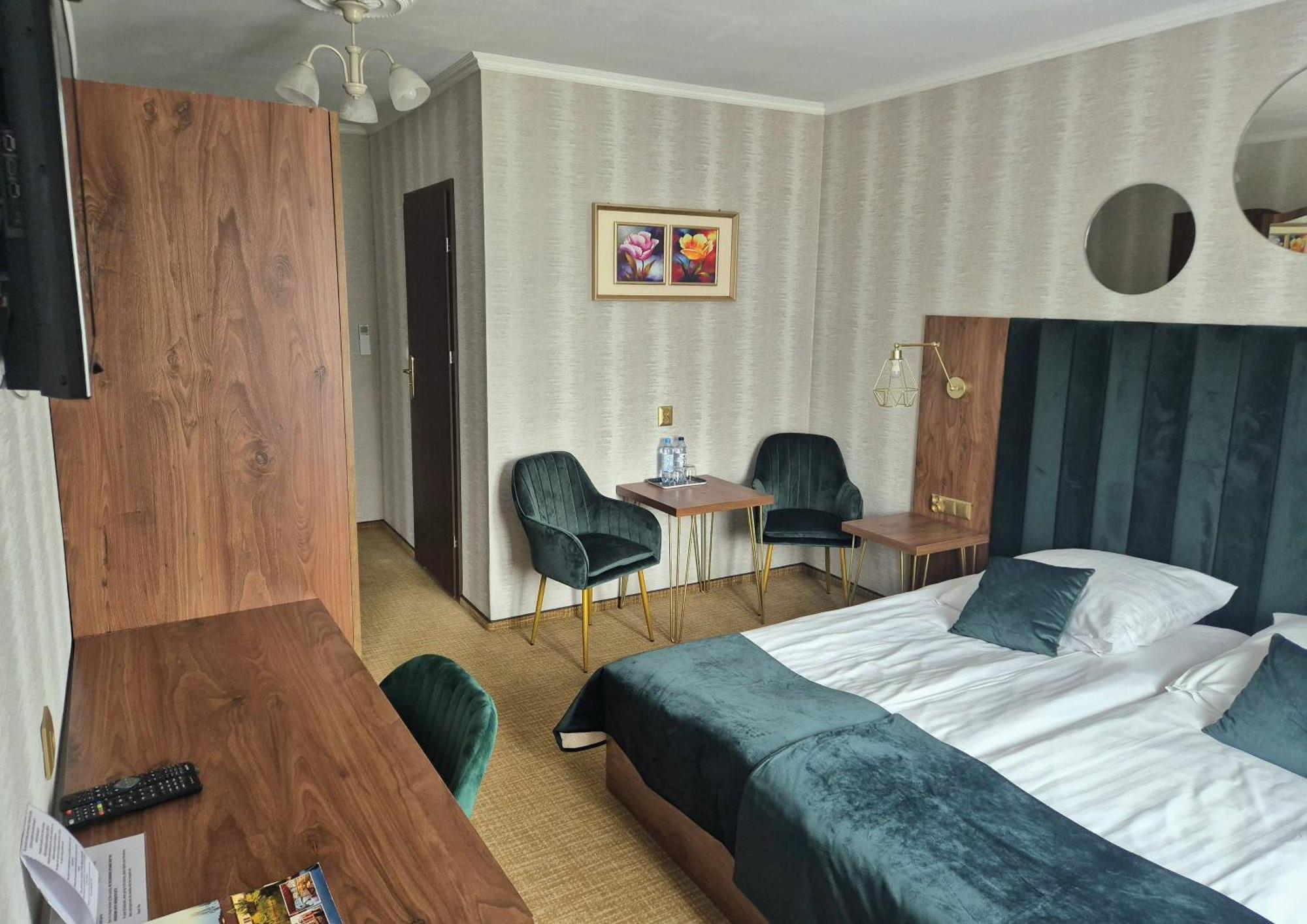 Dworek Nad Stawem & Laznia Piwna Ostrow Mazowiecka Exterior photo